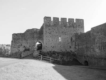 CHEPSTOW, UK - CIRCA SEPTEMBER 2019: Ruins of Chepstow Castle (Castell Cas-gwent in Welsh) in black and whiteのeditorial素材