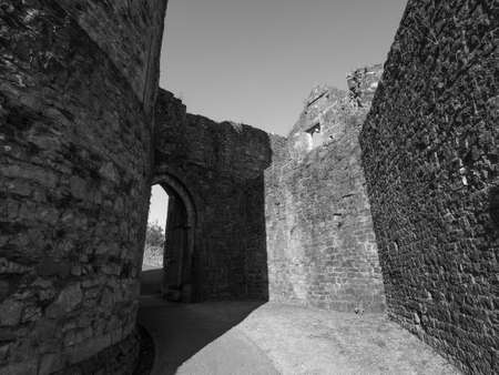 CHEPSTOW, UK - CIRCA SEPTEMBER 2019: Ruins of Chepstow Castle (Castell Cas-gwent in Welsh) in black and whiteのeditorial素材