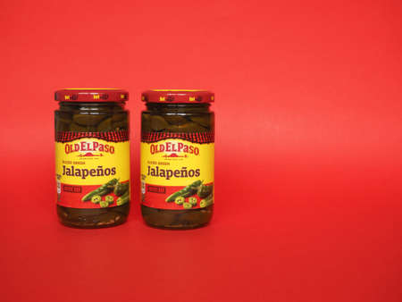 MINNEAPOLIS, USA - CIRCA JUNE 2021: Jar of Old El Paso sliced green Jalapenosのeditorial素材