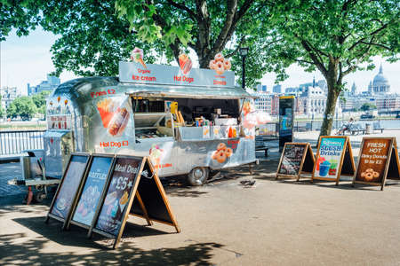 London, UK - May 24, 2017: A caravan selling ice cream and hot dogs along Queen's Walkのeditorial素材