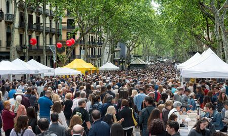 Barcelona, ??Spain_04 / 23/2018: many people visit the rambles during saint george dayのeditorial素材