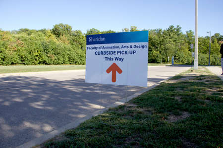 Oakville, Ontario / Canada - September 11, 2020: Sheridan College sign on red brick wall and glass at the Trafalgar Campus, currently closed due to Covid-19 pandemic.のeditorial素材