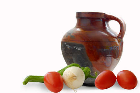 pipkin with tomatoes, peppers and onions on white backgroundの写真素材