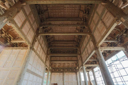 dougong, a system of brackets inserted between the top of a column and a crossbeam; bucket archのeditorial素材