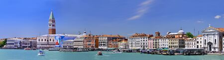 panoramic vie of venice Italyのeditorial素材