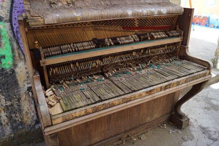 Old pianoの写真素材