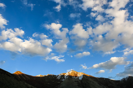Beautiful Blue Sky Background With Dramatic Fluffy Cloudsの写真素材