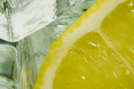 Ice cubes and lemon slicesの写真素材