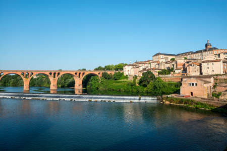 Albi (Tarn, Midi-Pyrenees, France) - Bridge over the Tarn riverの写真素材