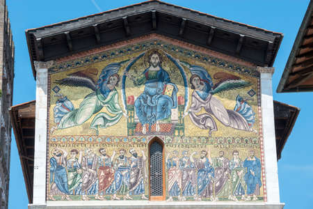 Lucca (Tuscany, Italy), facade of the medieval church of San Frediano, with mosaicの写真素材