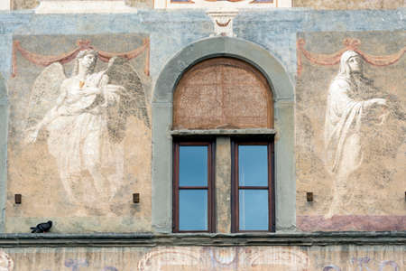 Florence (Firenze, Tuscany, Italy): detail of a palace in Santa Croce square: window and paintingのeditorial素材