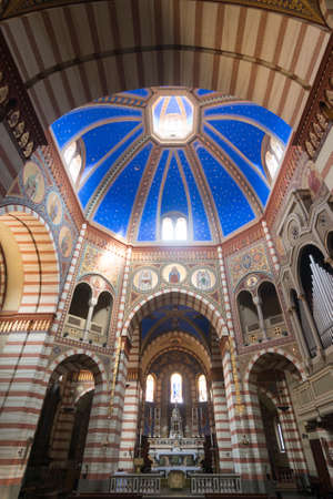 Soncino (Cremona, Lombardy, Italy): interior of the medieval church of Santa Maria Assunta (12th century)のeditorial素材
