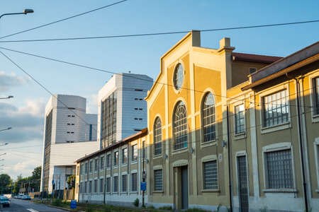 Milan (Lombardy, Italy): old and modern buildings along the same streetのeditorial素材
