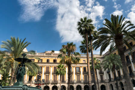 Barcelona (Catalunya, Spain): Plaza Real (Placa Reial, Royal Square), near the ramblasのeditorial素材