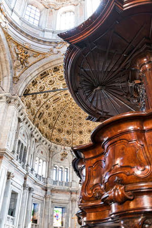 Como (Lombardy, Italy): interior of the medieval cathedral, built from 1396 to 1770のeditorial素材