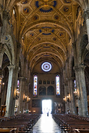Como (Lombardy, Italy): interior of the medieval cathedral, built from 1396 to 1770のeditorial素材