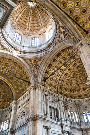 Como (Lombardy, Italy): interior of the medieval cathedral, built from 1396 to 1770のeditorial素材