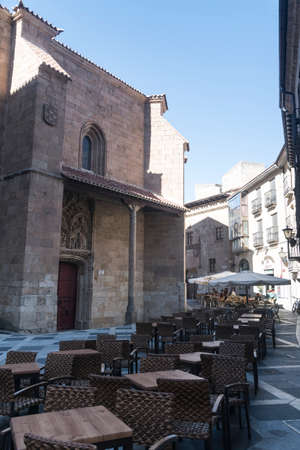 Salamanca (Castilla y Leon, Spain): historic buildings with tables and chairs of a restaurant on the streetのeditorial素材