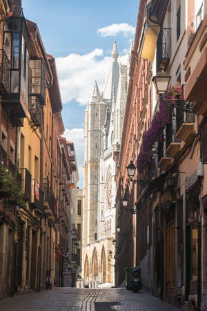 Leon (Castilla y Leon, Spain): exterior of the medieval cathedral, in gothic style: facadeの写真素材