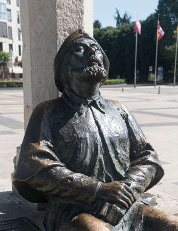Leon (Castilla y Leon, Spain): statue representing the pilgrim of Santiago in the square of San Marcos palaceのeditorial素材