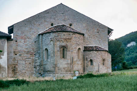 The Romanesque church of San Zaccaria, near Godiasco (Pavia, Lombardy, Italy): apseのeditorial素材