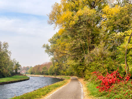 Bicycle path along the Naviglio Grande from Abbiategrasso to Turbigo (Lombardy, Italy), near Cassinetta di Lugagnano, at fallの写真素材