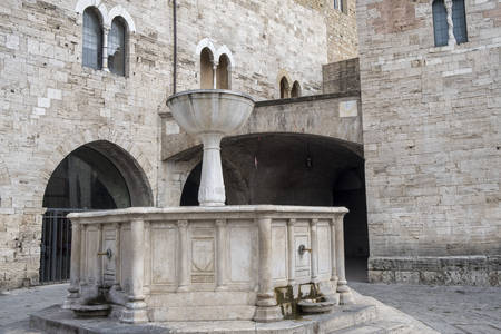 Bevagna, Perugia, Umbria, Italy: medieval buildings in the main square of the city, known as Piazza Silvestriのeditorial素材