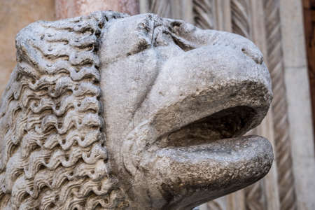 Fidenza, Parma, Emilia Romagna, Italy: facade of the medieval cathedral (Duomo). Statueの写真素材