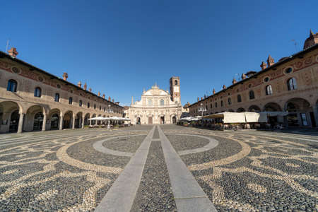 Vigevano, Pavia, Lombardy, Italy: the historic main square of the city, known as Piazza Ducaleのeditorial素材