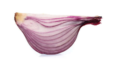 sliced purple onion isolated on white backgroundの写真素材