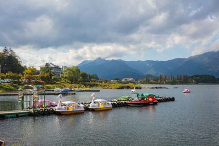 Fujikawaguchiko, Yamanashi, JAPAN-October 19, 2016:Kawaguchiko lake view of the mountains and the scenery of town and the pleasure boat on the waterのeditorial素材