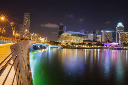 SINGAPORE - FEBRUARY 19, 2017:Beautiful view of The Benjamin Sheares Bridge at night.のeditorial素材