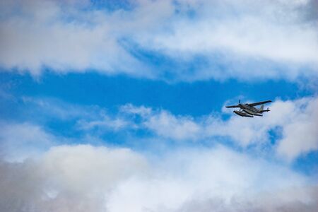 Float plane captured mid flightのeditorial素材