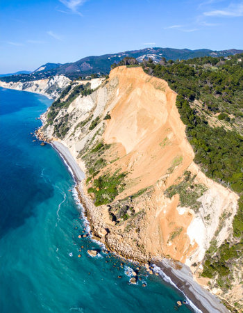 An awe-inspiring aerial perspective captures the raw beauty of a remote coastline.の素材
