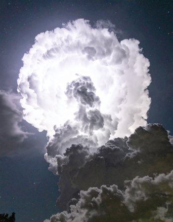 A colossal mushroom cloud billows into the dark sky, a terrifying and awe-inspiring spectacle of immense power. This iconic symbol of the atomic age represents a pivotal moment in human history, capturing the dual nature of scientific breakthrough and its potential for catastrophic destruction.の素材