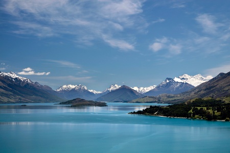 Mountain range and Lake Wakatipu between Queentown and Glenorchy, Otago, South island,  New Zealandの写真素材