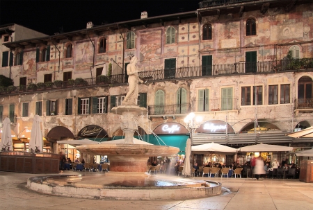 Piazza delle Erbe in Verona at nightのeditorial素材