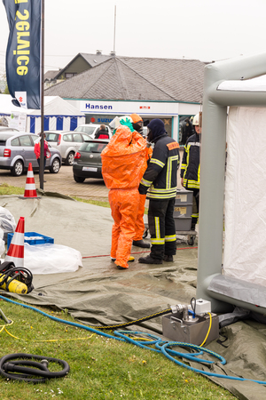 Fireman demonstrate how to handle hazardous material - public demonstration May 2017 in Bleialf, Eifel, Rheinland-Pfalz, Germany, Europe, EUのeditorial素材
