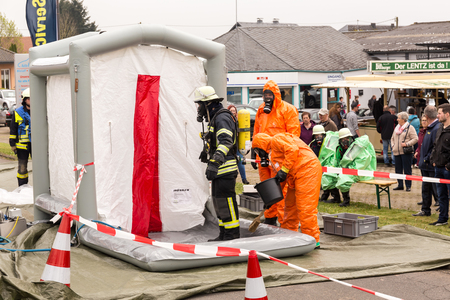 Fireman demonstrate how to handle hazardous material - public demonstration May 2017 in Bleialf, Eifel, Rheinland-Pfalz, Germany, Europe, EUのeditorial素材