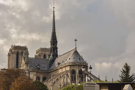 Notre Dame in Paris as seen from the river Seinen.のeditorial素材
