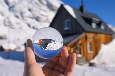 A glass ball which represents a hut mirror-inverted, winter, snow, artの写真素材