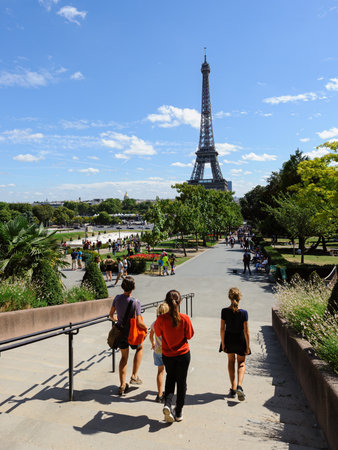 Paris, France - August 28, 2016: Eiffel tower on a sunny day in summerのeditorial素材