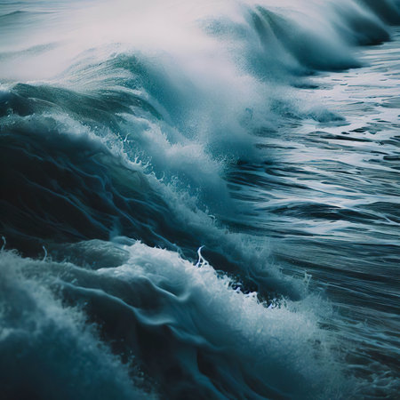 ocean breaks on shoreの素材