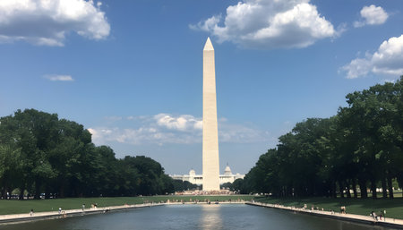 washington monument in washington dcの素材