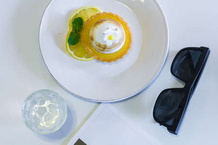 Lemon cake / focus cakeの写真素材