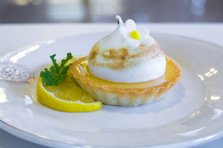 Lemon cake / focus cakeの写真素材