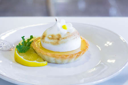 Lemon cake / focus cakeの写真素材