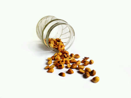 Dried peanuts