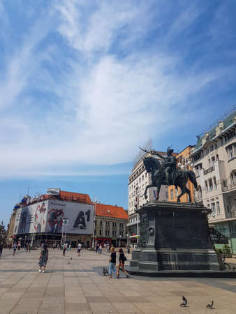Zagreb, Croatia, 22nd July 2021: People on Ban Jelacic Square, the central square of Zagreb.のeditorial素材