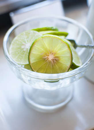 fresh sliced lime in a glass cup for use in drink barの写真素材
